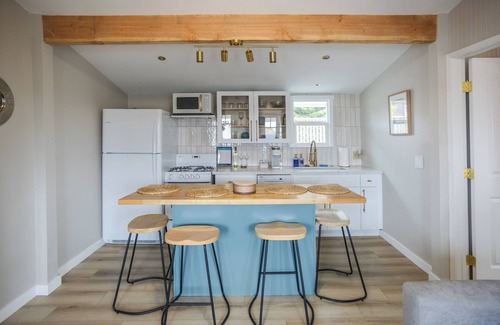 Morro Bay Cottage | Charming cottage with Rock View Morro Bay