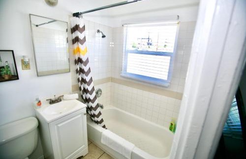 Bankers Hill House | Charming Cottages in Bankers Hill