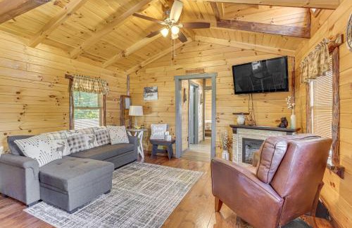 Zanesville House | Charming Couples Cabin on 40 Acres in Zanesville
