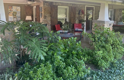 Muskogee Cottage | Charming Country Cottage - Amazingly Relaxing, Comforting