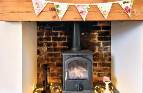 Alnwick House | Charming country cottage at a Victorian Station