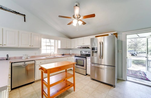 Tuckasegee House | Charming country house with WiFi and AC in welcoming Tuckasegee