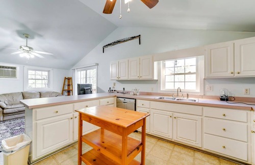 Tuckasegee House | Charming country house with WiFi and AC in welcoming Tuckasegee