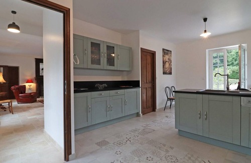 Bizou Cottage | Charming Country House: 3 Bedrooms, Private Garden, Terrace, Central Heating, Near Lake, Free WiFi