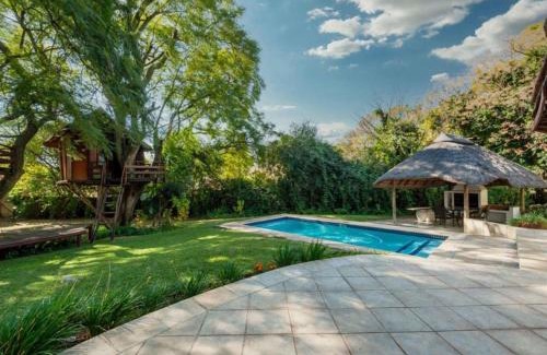 Greater Johannesburg Metropolitan Area Villa | Charming Country Villa Sandton with Back Up Power & Water