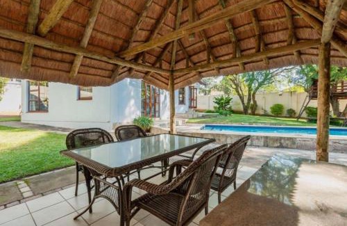 Greater Johannesburg Metropolitan Area Villa | Charming Country Villa Sandton with Back Up Power & Water