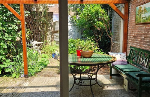 Koningsplein House | Charming courtyard house near center and beach