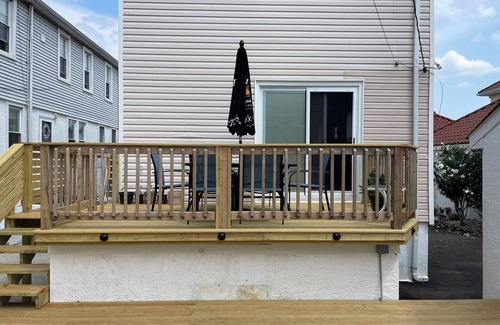 Long Beach House | Charming cozy 2-bedroom house with office and fitness room near the beach