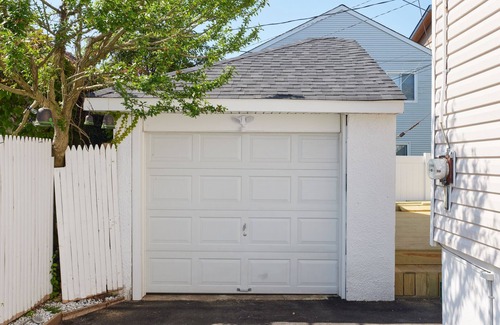 Long Beach House | Charming cozy 2-bedroom house with office and fitness room near the beach