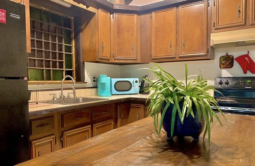 Shawanese Apartment | Charming & Cozy ~ Breathtaking Lake & Sunset Views