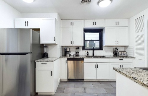 Fort Worth House | Charming & Cozy Fort Worth Home w/Yard, Near Downtown & Stockyards