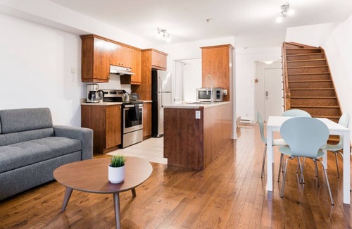 Hochelaga Apartment | Charming & Cozy Loft with Rooftop Access & AC