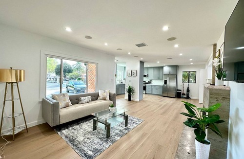 Reseda House | Charming & Cozy, Newly Renovated Home W/Large Backyard!