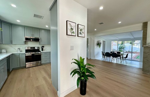 Reseda House | Charming & Cozy, Newly Renovated Home W/Large Backyard!