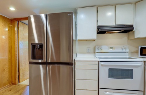 Seaview Apartment | Charming & Cozy Seattle Apartment w/ Fireplace!