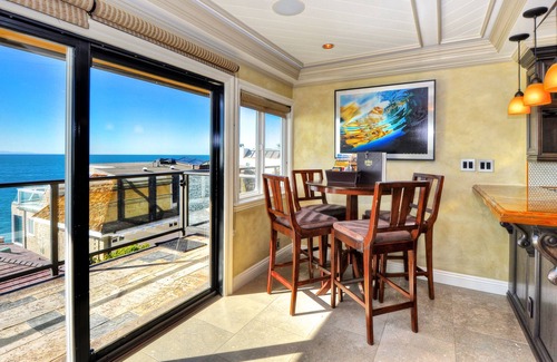Laguna Beach Villa | Charming & Cozy Villa with Beautiful Views of The Pacific Ocean!