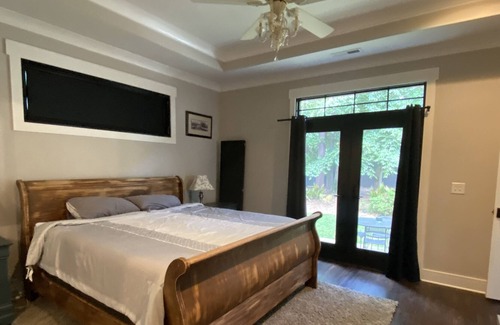 Durham House | Charming Craftsman Retreat: Golf Course, Scenic River and Fine Dining