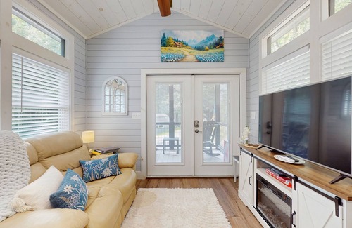 Blairsville Cottage | Charming creekside cottage with hot tub, fire pit & screened-in porch