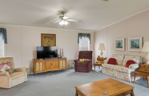 Fruitland House | Charming Crescent City Home Near Lakes!