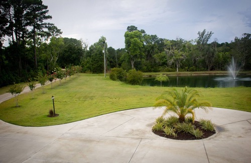 Saint Helena Island Apartment | Charming Custom Carriage House on 40 Acres! Only 5 minutes to Beaufort's Bay St.