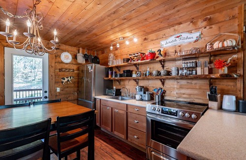 Strawberry Cabin | Charming D-Log Cabin w/Cozy Casita & Private Hot Tub in the heart of Strawberry
