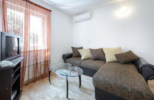 Cavtat Apartment | Charming Dalmatian 2-Bedroom cottage in the heart of Old Town Cavtat
