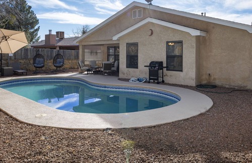 Mesilla Park House | Charming desert oasis- Conveniently located near NMSU, golf course, and highway.