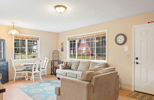 Long Beach Cabin | Charming, dog-friendly beach cabin w/ a full kitchen & great location!