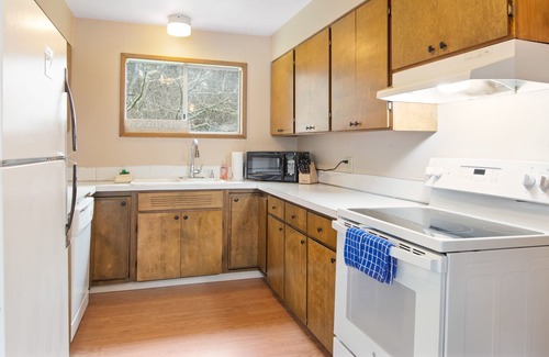 Long Beach Cabin | Charming, dog-friendly beach cabin w/ a full kitchen & great location!