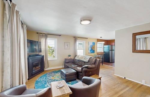 Roxhill House | Charming Dog-Friendly Bungalow in Walkable West Seattle