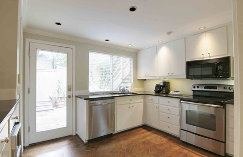Tarrytown House | Charming, dog-friendly townhouse w/private gas grill, patio, & near downtown