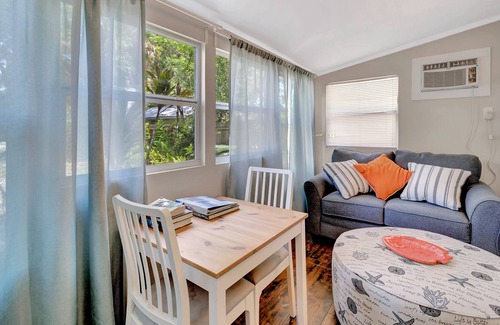 Bayou Oaks Apartment | Charming, dog-friendly cabana in great location with WiFi & large yard