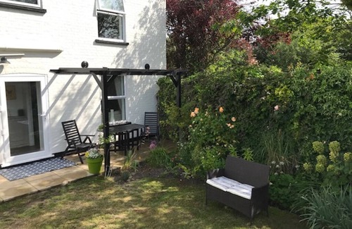Winterton-on-Sea House | Charming, dog friendly fisherman’s cottage - moments from the beach
