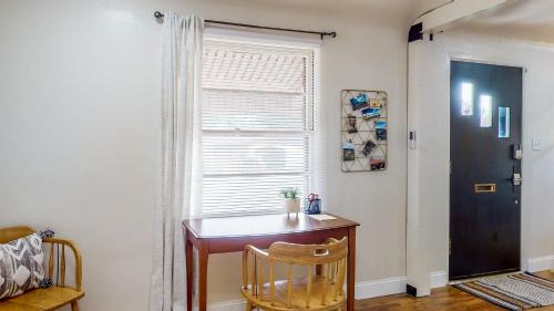 Twin Falls Apartment | Charming Downtown Bungalow - King Bed, Office