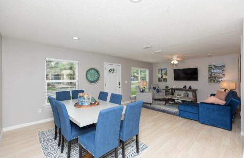 Lincolnville House | Charming Downtown Cottage home