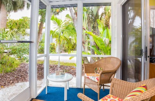 Sanibel House | Charming Duggars Tropical Cottage