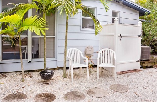 Sanibel House | Charming Duggars Tropical Cottage