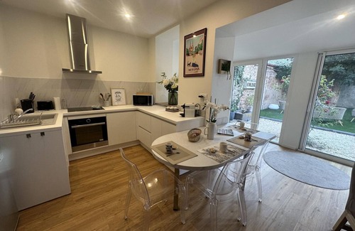 Moulins Cottage | Charming Duplex for Couples in Central Moulins – Close to Attractions and Amenities
