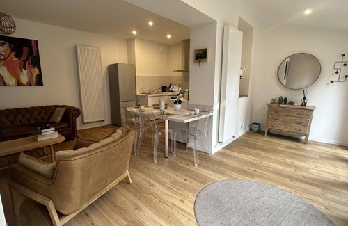 Moulins Cottage | Charming Duplex for Couples in Central Moulins – Close to Attractions and Amenities