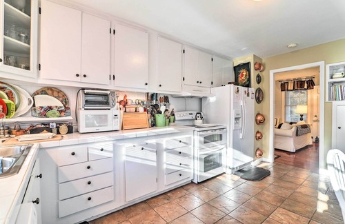 East Falmouth Cottage | Charming East Falmouth Home w/Hot Tub!