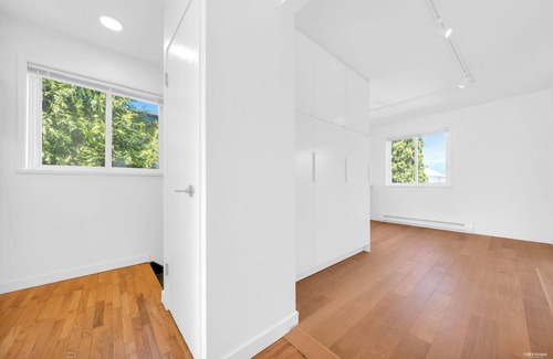 Grandview-Woodland House | Charming East Van Home: Near DT & Commercial St.