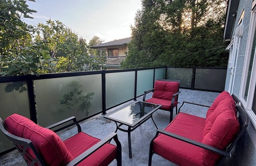Grandview-Woodland House | Charming East Van Home: Near DT & Commercial St.