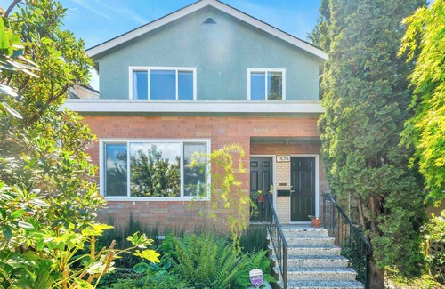 Grandview-Woodland House | Charming East Van Home: Near DT & Commercial St.