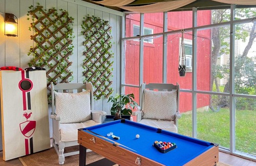 Long Pond House | Charming Emerald Lakes Cottage with Hot Tub!