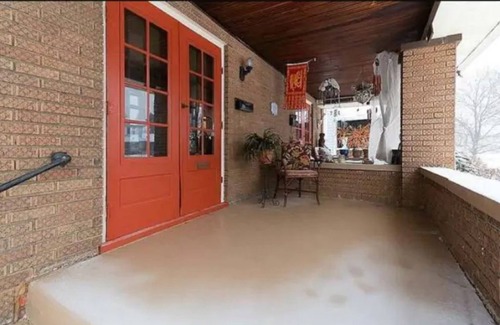Near Eastside House | Charming Emerson Heights Bungalow