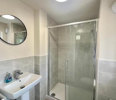 Preston House | Charming En-suite Bedroom