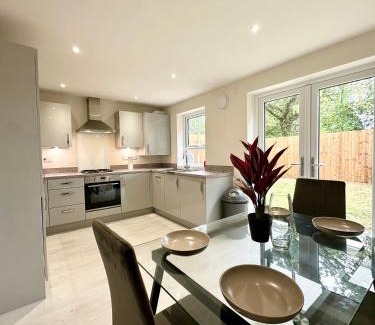 Preston House | Charming En-suite Bedroom