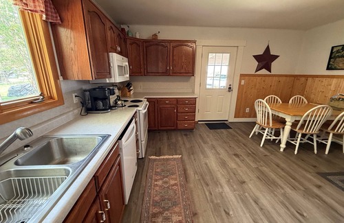 Ennis House | Charming Ennis Montana Bungalow