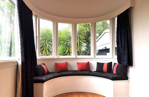 Greenlane House | Charming Entire Greenlane House