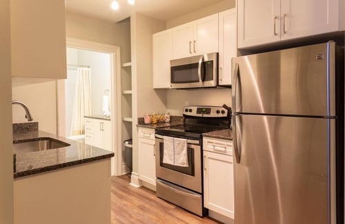 Midtown Apartment | Charming Escape | Queen Bed Comfort